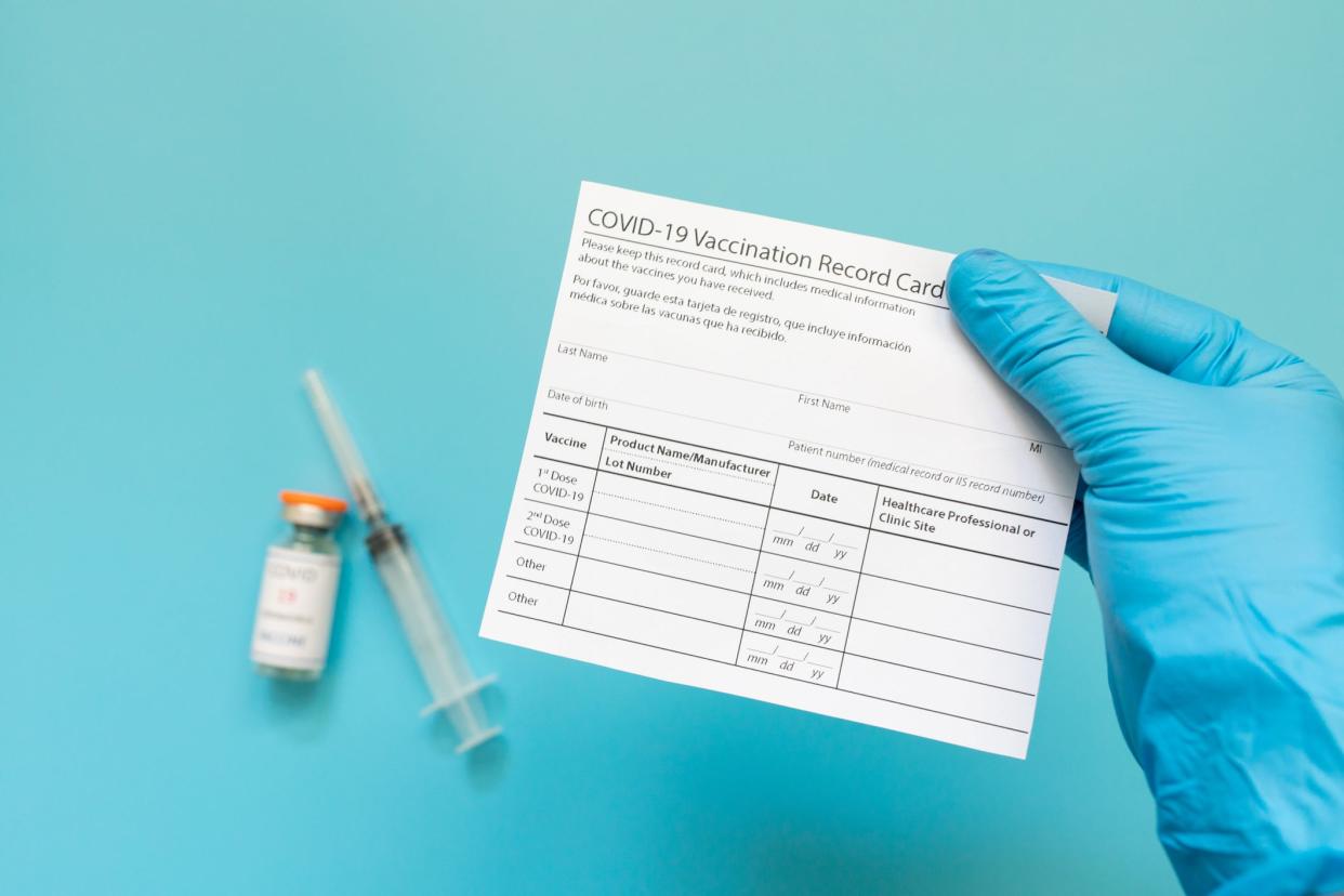 Pharmacist arrested for allegedly selling hundreds of false vaccine cards for $10 each (Getty Images/iStockphoto)