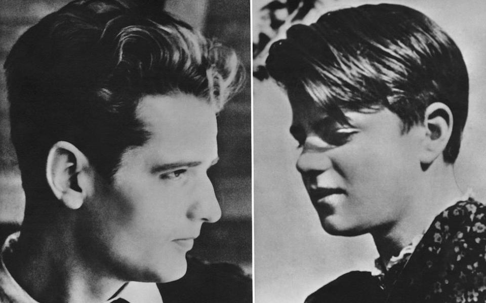 Hans Scholl (1918 - 1943, izq.) y su hermana Sophie (1921 - 1943), alrededor de 1940