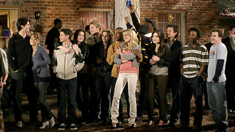 ONE TREE HILL, James Lafferty, Bethany Joy Galeotti, Lee Norris, Daneel Harris, Chad Michael Murray, Hilarie Burton, Antwon Tanner, Bevin Evan Mirskey, Sophia Bush, Stephen Colletti, 'All Of A Sudden I Miss Everyone', (Season 4, aired June 13, 2007), 2003-,. Photo: Fred Norris / ©THE CW / courtesy everett collection