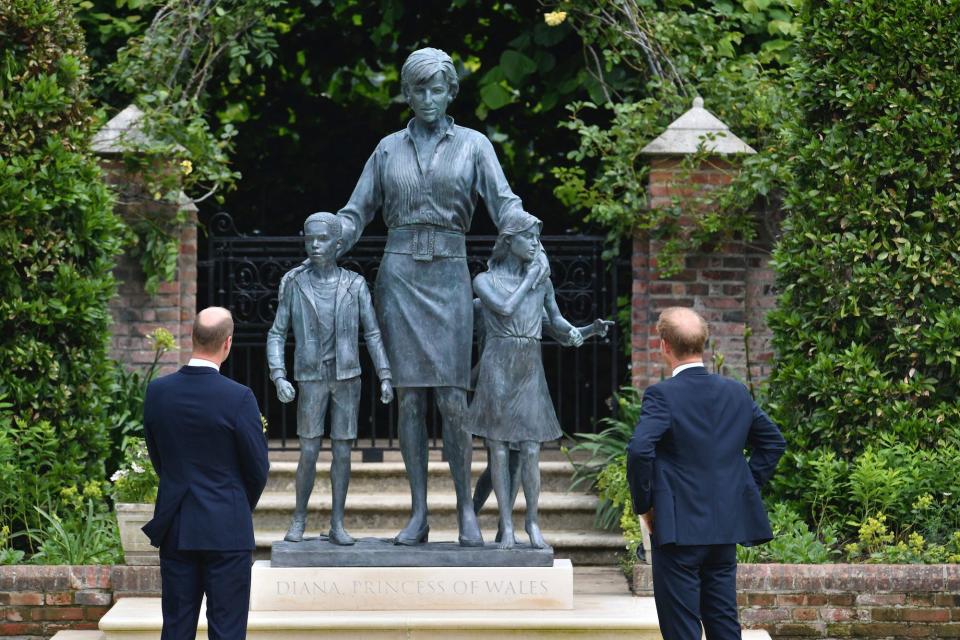 William and Harry look at Diana's statue.