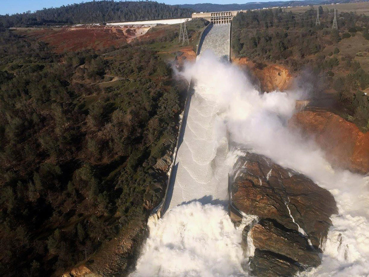 Oroville Dam spillway in danger of imminent collapse: Reuters