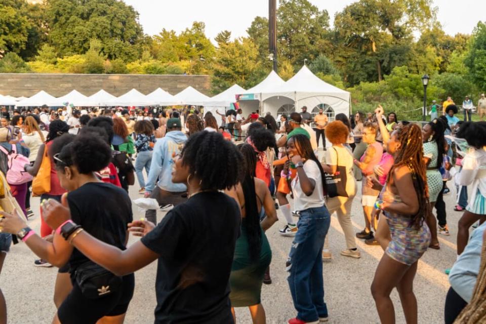 Guests at CURLFEST Roller Set dance to the music. (Photo: Samantha Ellis)