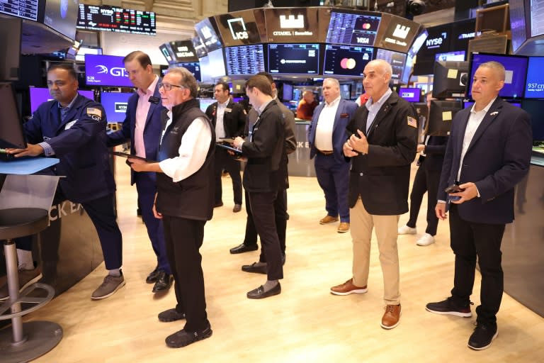 Opérateurs de la Bourse de New York (Michael M. Santiago)