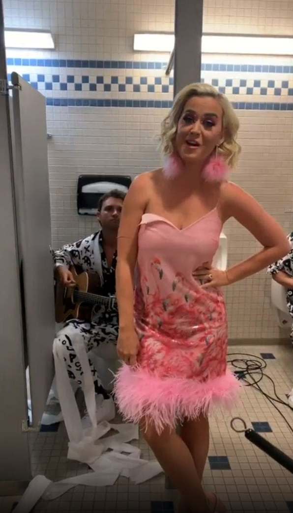 Unexpected: Perry's latest performance took place in a bathroom (Instagram @katyperry)