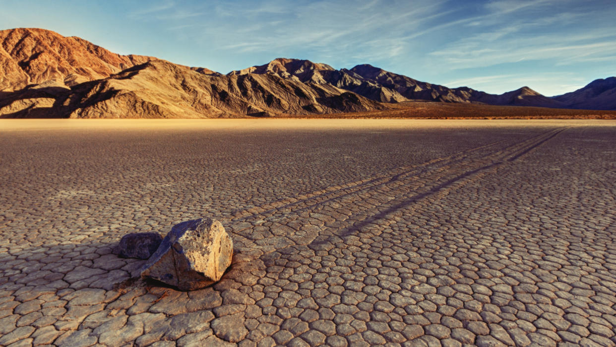  Sailing stones in Death Valley. 