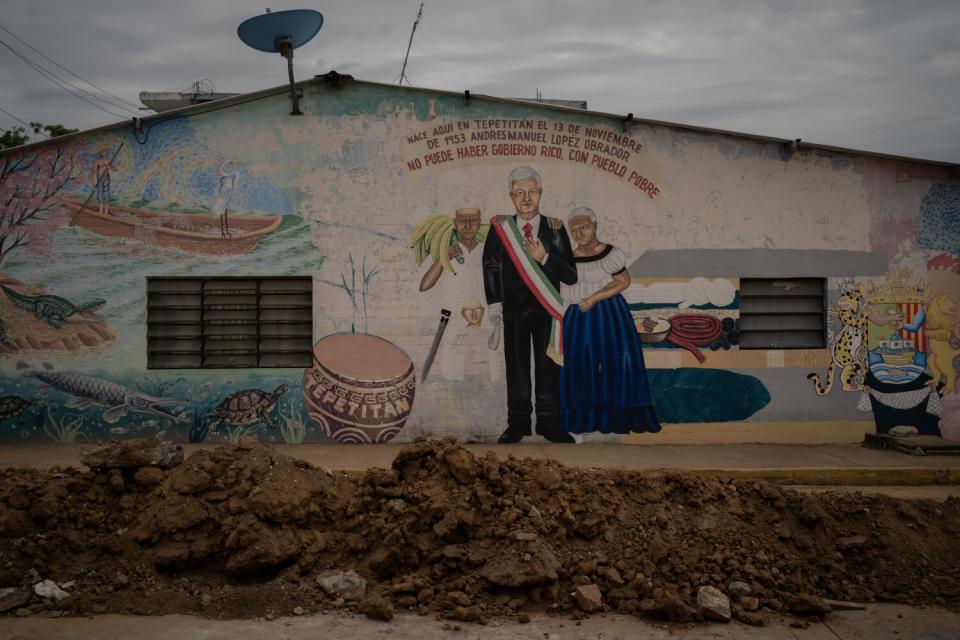 View of a house with a painted mural of Andres Manuel López Obrador and a white-haired woman.