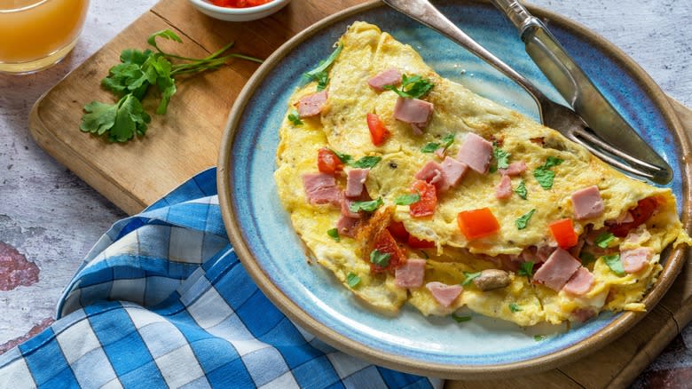 Ham and tomato omelet