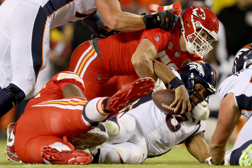 Chris Jones de los Kansas City Chiefs captura a Russell Wilson durante la victoria de Kansas City sobre los Broncos.  (Foto de Jamie Squire/Getty Images)