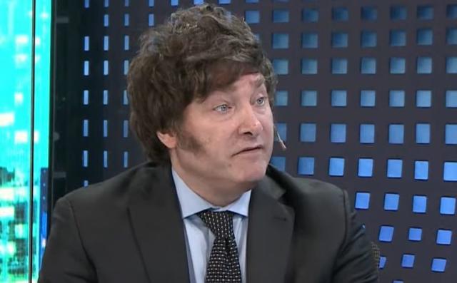 Javier Milei le respondió a Gabriela Cerruti: “Me pagan por dar  conferencias, ella tiene que pagar”