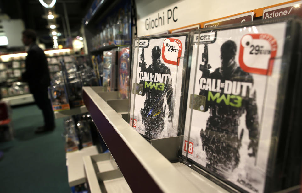 Copies of Call of Duty Modern Warfare 3 video game published by Activision Blizzard, owned by Vivendi, are displayed in a shop in Rome, October 16, 2012. French corporate raider Vincent Bollore will join Vivendi's board after lifting his stake to 5 percent, putting his restructuring skills at the disposal of the ill-fitting media and telecoms conglomerate. REUTERS/Tony Gentile (ITALY - Tags: BUSINESS SOCIETY)