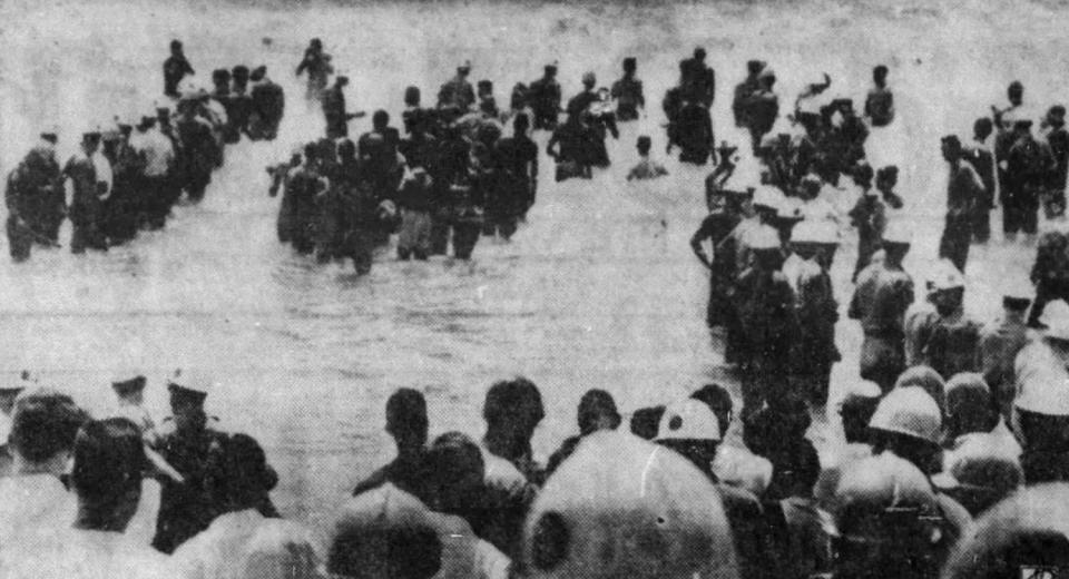 Mostly peaceful wade-ins took place throughout June 1964 at St. Augustine Beach. The participants were guarded by a large force police officers.