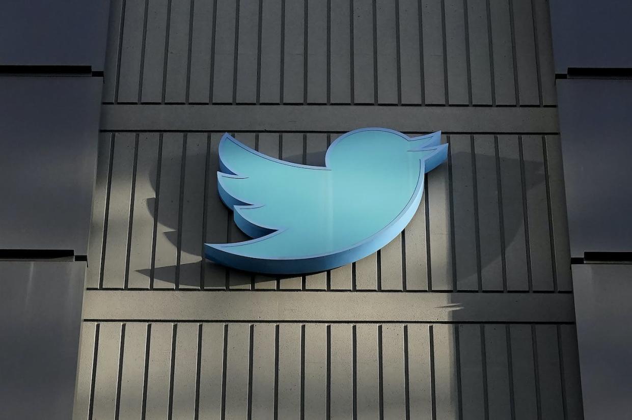 The turmoil inside Twitter headquarters is sparking discussion of a mass exodus of users. What will happen if there is a rush to the exits? <a href="https://newsroom.ap.org/detail/MuskTwitter/baf8b7c63202419e98834b39dd2aa722/photo" rel="nofollow noopener" target="_blank" data-ylk="slk:AP Photo/Jeff Chiu;elm:context_link;itc:0;sec:content-canvas" class="link ">AP Photo/Jeff Chiu</a>