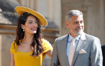 <p>L’avocate des droits de l’homme a presque volé la vedette à la mariée en arrivant au mariage royal dans une robe Stella McCartney, couleur jaune canari. <em>[Photo : Getty]</em> </p>