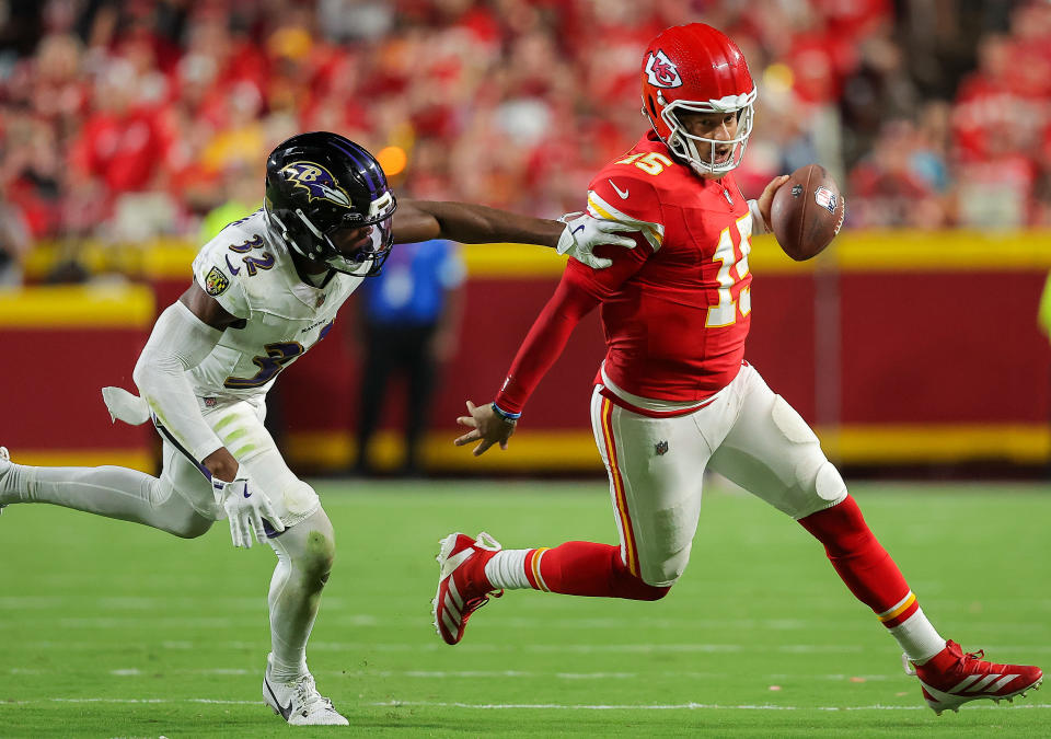 KANSAS CITY, MISSOURI – SEPTEMBER 5: Marcus Williams #32 of the Baltimore Ravens shoves quarterback Patrick Mahomes #15 of the Kansas City Chiefs during the fourth quarter at GEHA Field at Arrowhead Stadium on September 5, 2024 in Kansas City, Missouri. (Photo by David Eulitt/Getty Images)