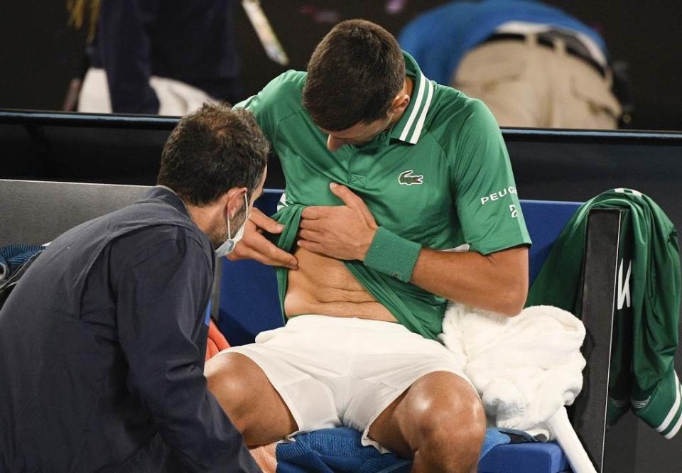 喬柯維奇在澳網第3輪單打受傷，不確定能否趕上16強比賽。（美聯社資料照）