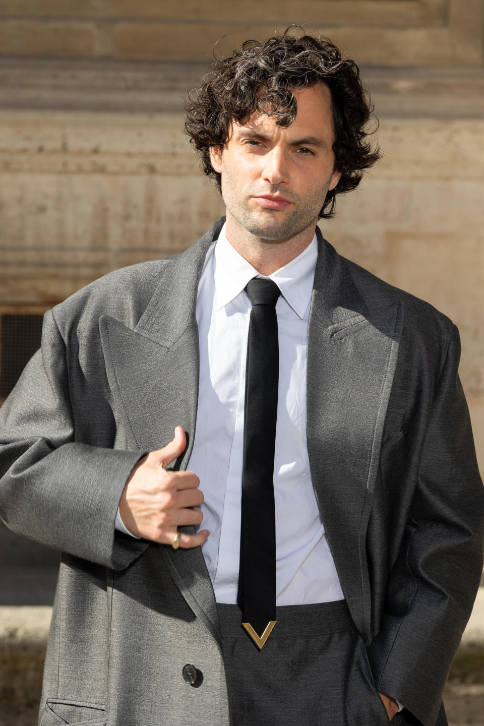 PARIS, FRANCE - OCTOBER 01: (EDITORIAL USE ONLY - For Non-Editorial use please seek approval from Fashion House) Penn Badgley attends the Valentino Womenswear Spring/Summer 2024 show as part of Paris Fashion Week  on October 01, 2023 in Paris, France. (Photo by Marc Piasecki/WireImage)