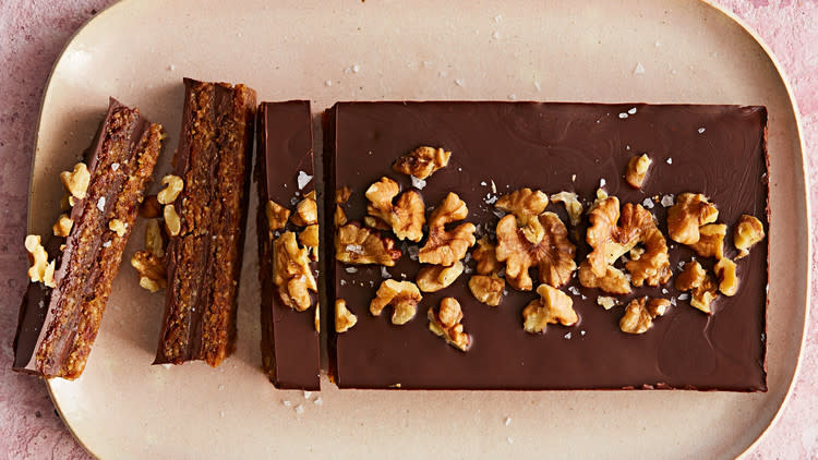 dark chocolate walnut date bar