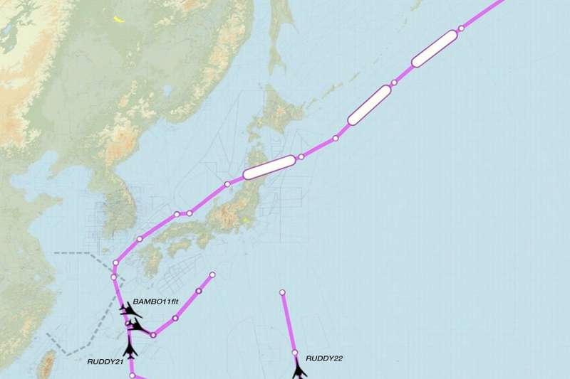 美軍多架B-1B於18日再度現身西太平洋空域，並在中國的「東海防空識別區」與台灣附近空域巡弋。（翻攝推特）