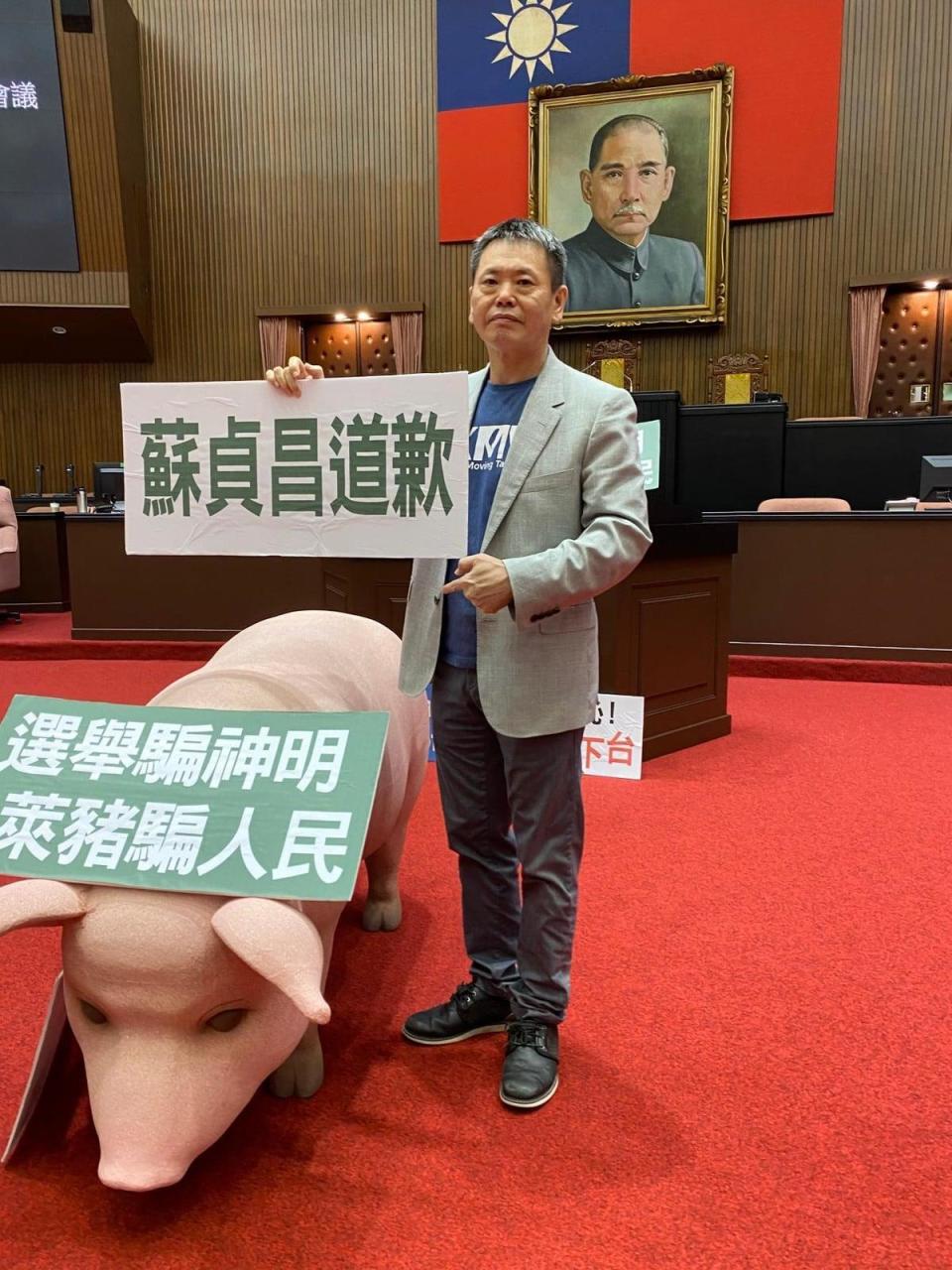 林為洲去年擔任國民黨團總召，為了反萊豬進口，率領藍委數度杯葛行政院長蘇貞昌上台報告。（翻攝林為洲臉書）