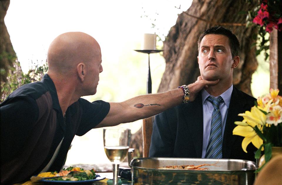 Bruce Willis and Matthew Perry in a scene from the motion picture "The Whole Ten Yards."