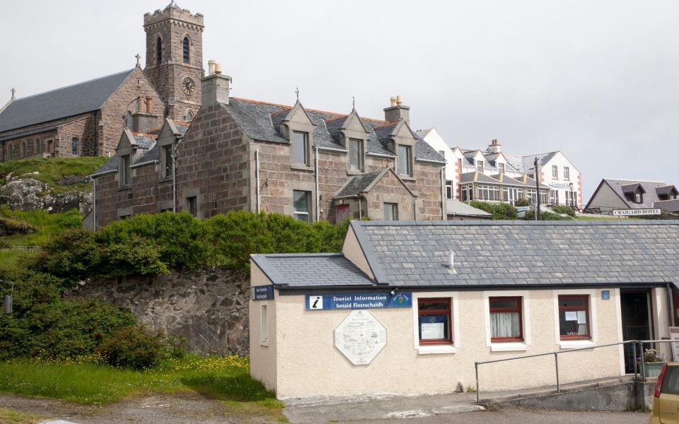 Bùth Bharraigh Ltd, a Scottish Community Tourism (SCOTO) initiative, replaces the Visit Scotland tourist information center on the Isle of Barra