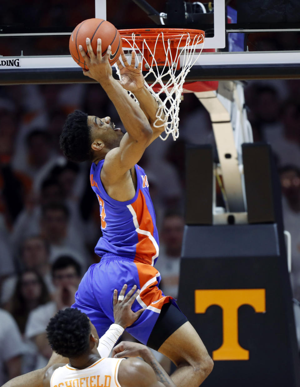 Florida guard Jalen Hudson (3) attempts a dunk during the first half of an NCAA college basketball game against Tennessee, Saturday, Feb. 9, 2019, in Knoxville, Tenn. (AP photo/Wade Payne)