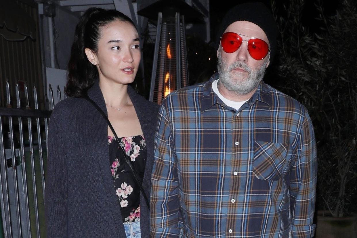 Santa Monica, CA - *EXCLUSIVE* - Limp Bizkit frontman Fred Durst and his girlfriend are seen holding hands after enjoying their dinner date at Giorgio Baldi restaurant in Santa Monica. Pictured: Fred Durst BACKGRID USA 21 NOVEMBER 2021 USA: +1 310 798 9111 / usasales@backgrid.com UK: +44 208 344 2007 / uksales@backgrid.com *UK Clients - Pictures Containing Children Please Pixelate Face Prior To Publication*