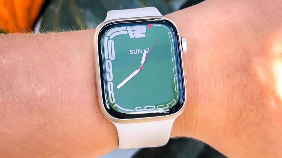 Apple Watch 7 watch face contour