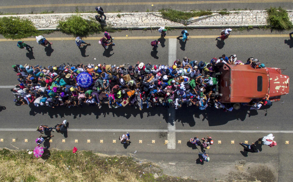 FOTOS | Migrantes toman calles de Huixtla, Chiapas, rumbo a EEUU