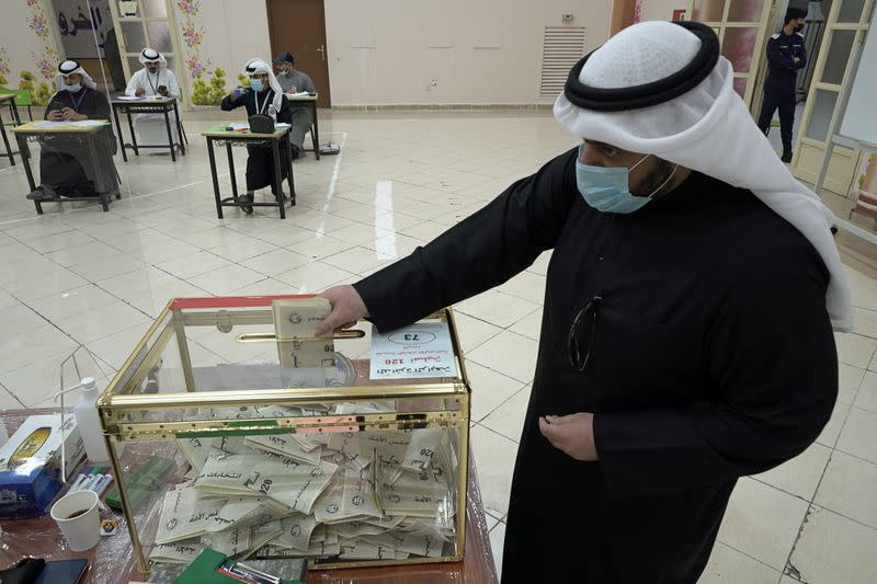 Kuwait holds parliamentary elections