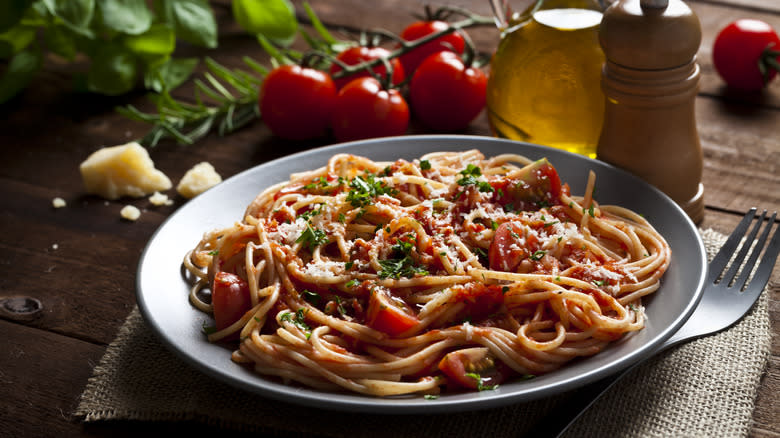 spaghetti in plate