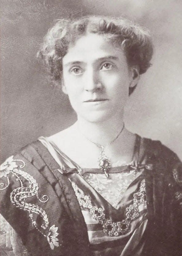 Luella St. Clair Moss served as president of the League of Women Voters of Missouri and was the first woman president of the Missouri Library Commission among other leadership roles over her lifetime.