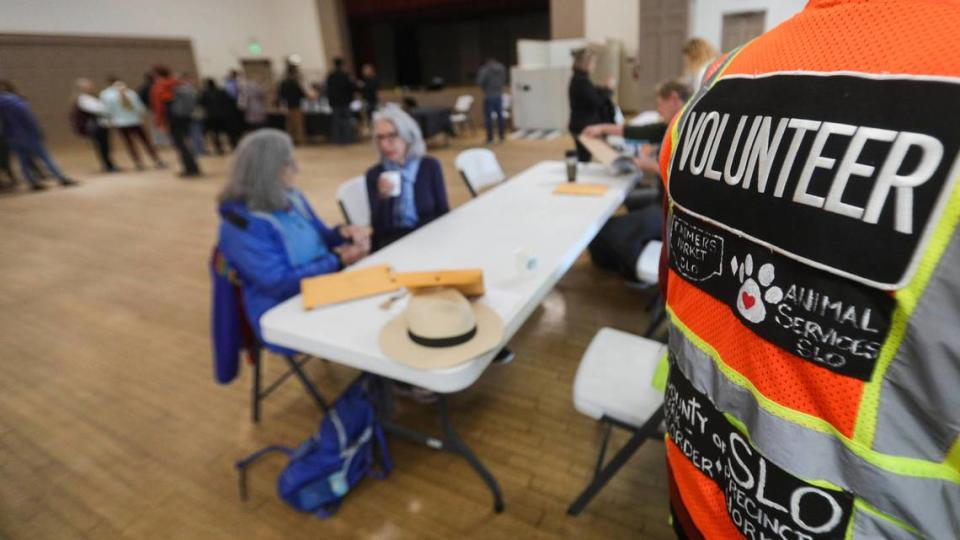 Volunteers arrive at the San Luis Obispo Veteran’s Hall. The Point-In-Time Count of the county’s unhoused population took place on Jan. 23, 2024.