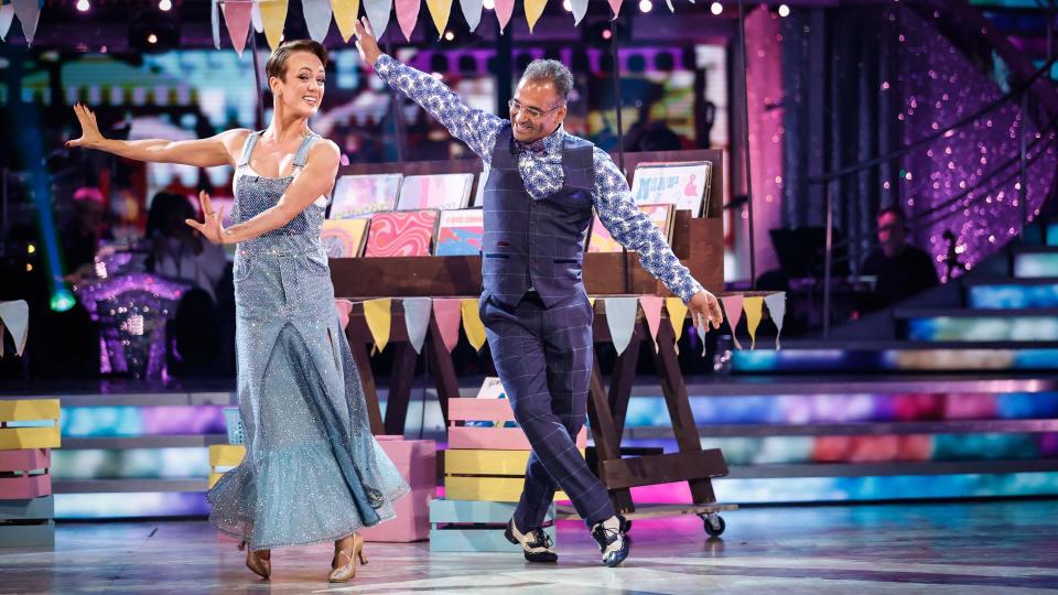 Lauren Oakley and Krishnan Guru-Murthy dancing a foxtrot