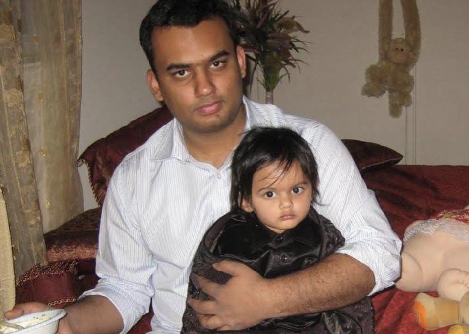 Abhimanyu Mishra junto a su padre, Hemant Mishra, cuando era más pequeño. (Foto: Instagram / @abhimanyu.mishra2509).