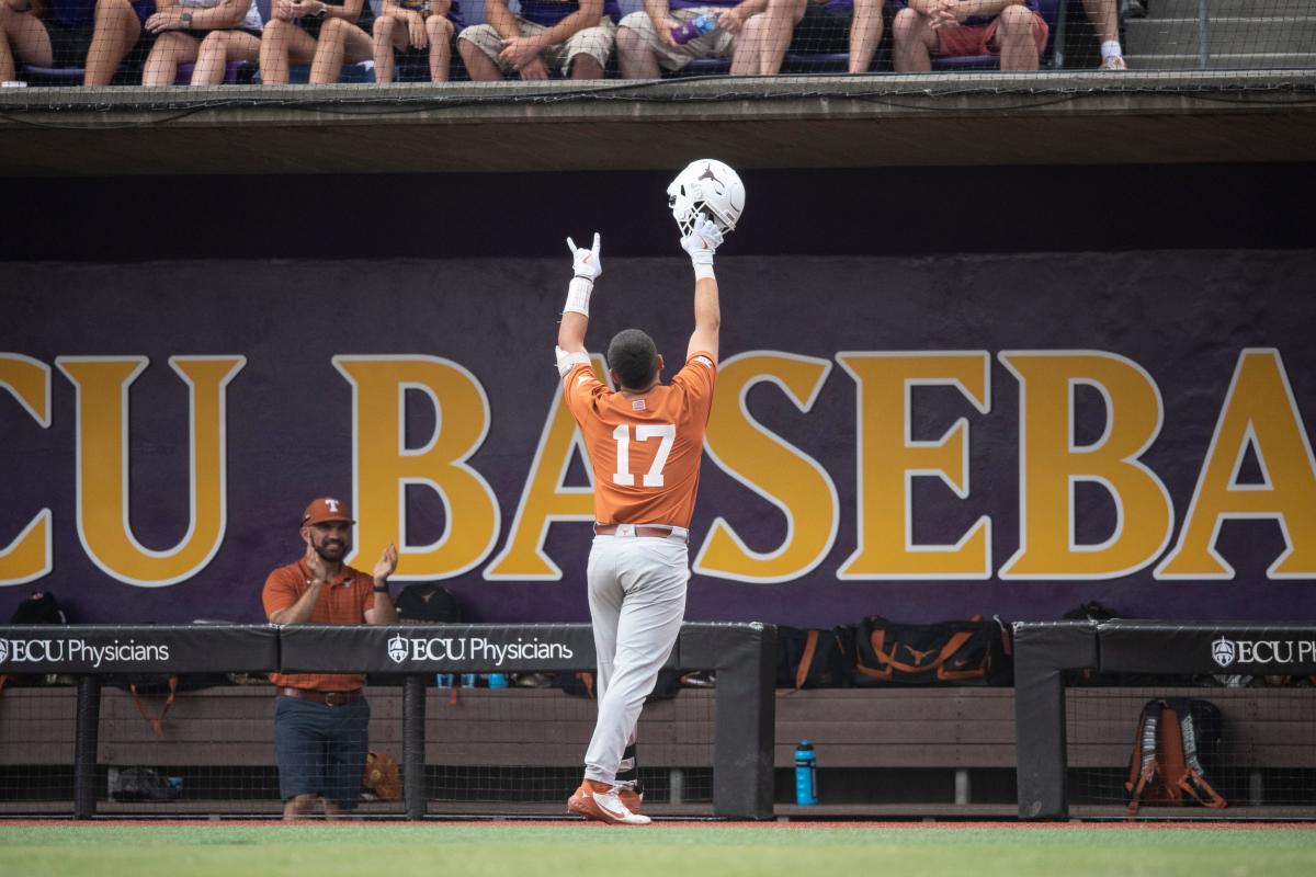 Texas' Ivan Melendez wins 2022 Golden Spikes Award, first in