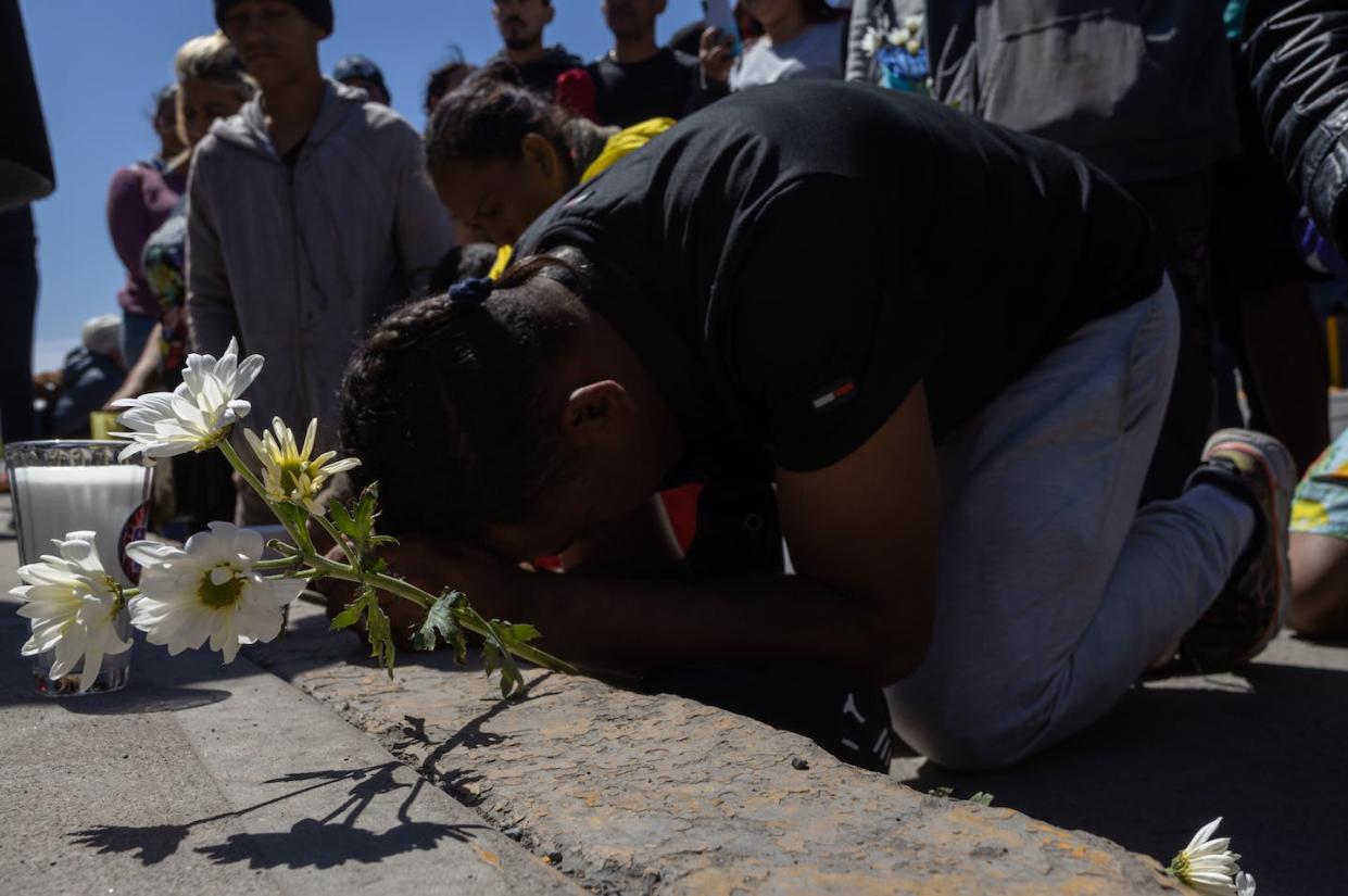 Mourners gather outside a detention center in Ciudad Juarez. <a href="https://www.gettyimages.com/detail/news-photo/march-2023-mexico-ciudad-juarez-people-mourn-and-demand-news-photo/1249814159?adppopup=true" rel="nofollow noopener" target="_blank" data-ylk="slk:David Peinado/picture alliance via Getty Images;elm:context_link;itc:0;sec:content-canvas" class="link ">David Peinado/picture alliance via Getty Images</a>
