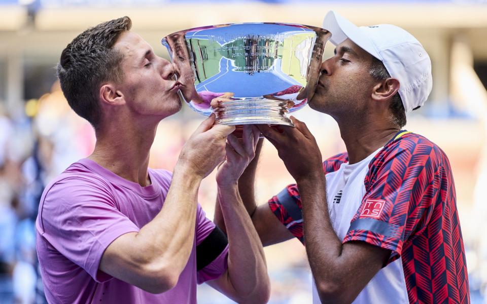  Rajeev Ram (R) of the United States and Joe Salisbury (L) of Great Britain celebrate with the trophy after winning their Men's Doubles Final match against Neal Skupski of Great Britain and Wesley Koolhof of the Netherlands on Day Twelve of the 2022 US Open at USTA Billie Jean King National Tennis Center on September 09, 2022 in the Flushing neighborhood of the Queens borough of New York City. - Quality Sport Images