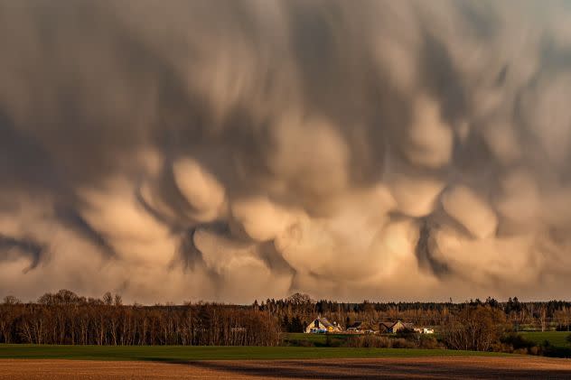 Mammatus Clouds (Closeup) by Mindaugas G.