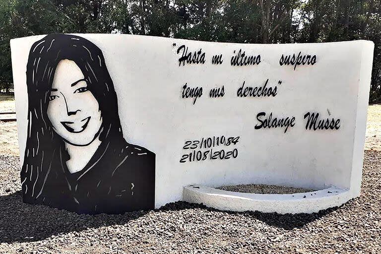 El mural en honor a Solange Musse en Huinca Renancó