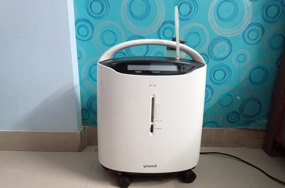 Oxygen concentrators take in this air, filter it through a sieve, release the nitrogen back into the air, and then concentrate the remaining oxygen