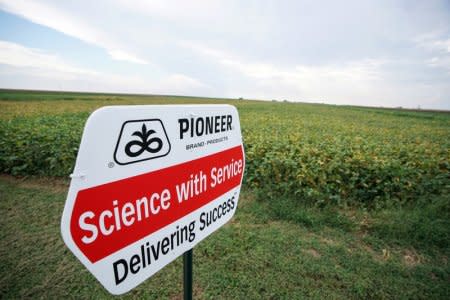 A sign greets members of Illinois Soybean Growers Association and a trade group of grain buyers from Sri Lanka at the Pioneer-DuPont Seed facility in Addieville, Illinois U.S., September 19, 2018. Picture taken September 19, 2018. REUTERS/Lawrence Bryant