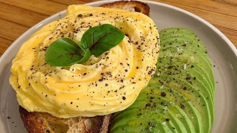 Folded eggs with avocado