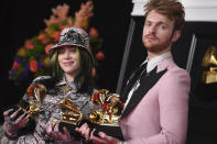 <p>Billie Eilish e il fratello maggiore Finneas O’ Connell sono i vincitori del Record of the<em> Year per Everything I Wanted</em> e del Grammy per la Best Song scritta per Visual Media per <em>No Time To Die</em>. (Photo by Jordan Strauss/Invision/AP)</p> 