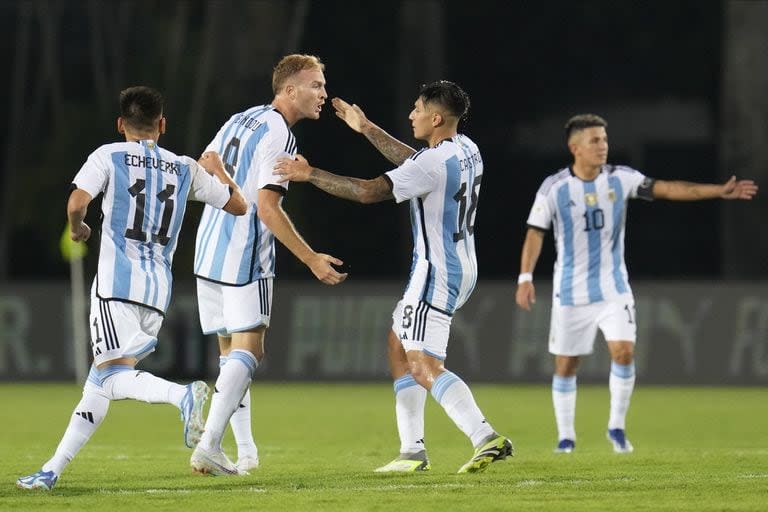 Argentina se mide ante el anfitrión