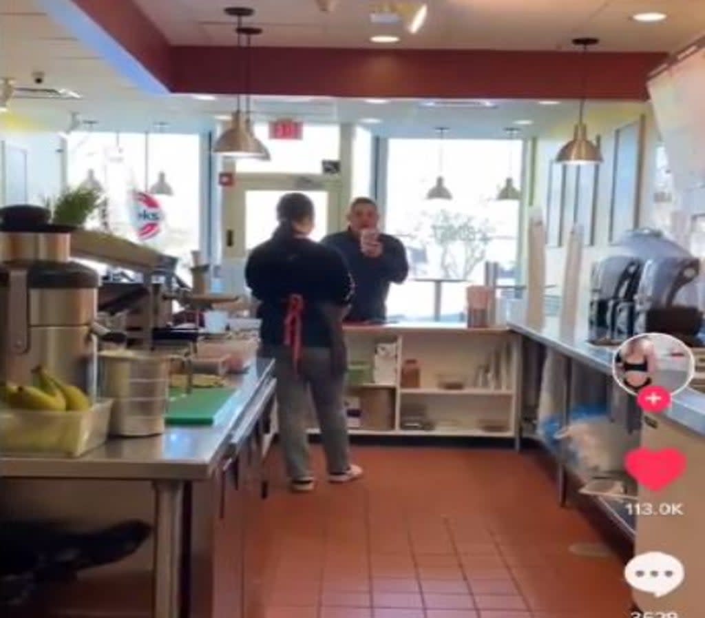 James Iannazzo was caught on camera abusing the Robeks smoothie shop employees (Twitter / @thatdaneshguy)