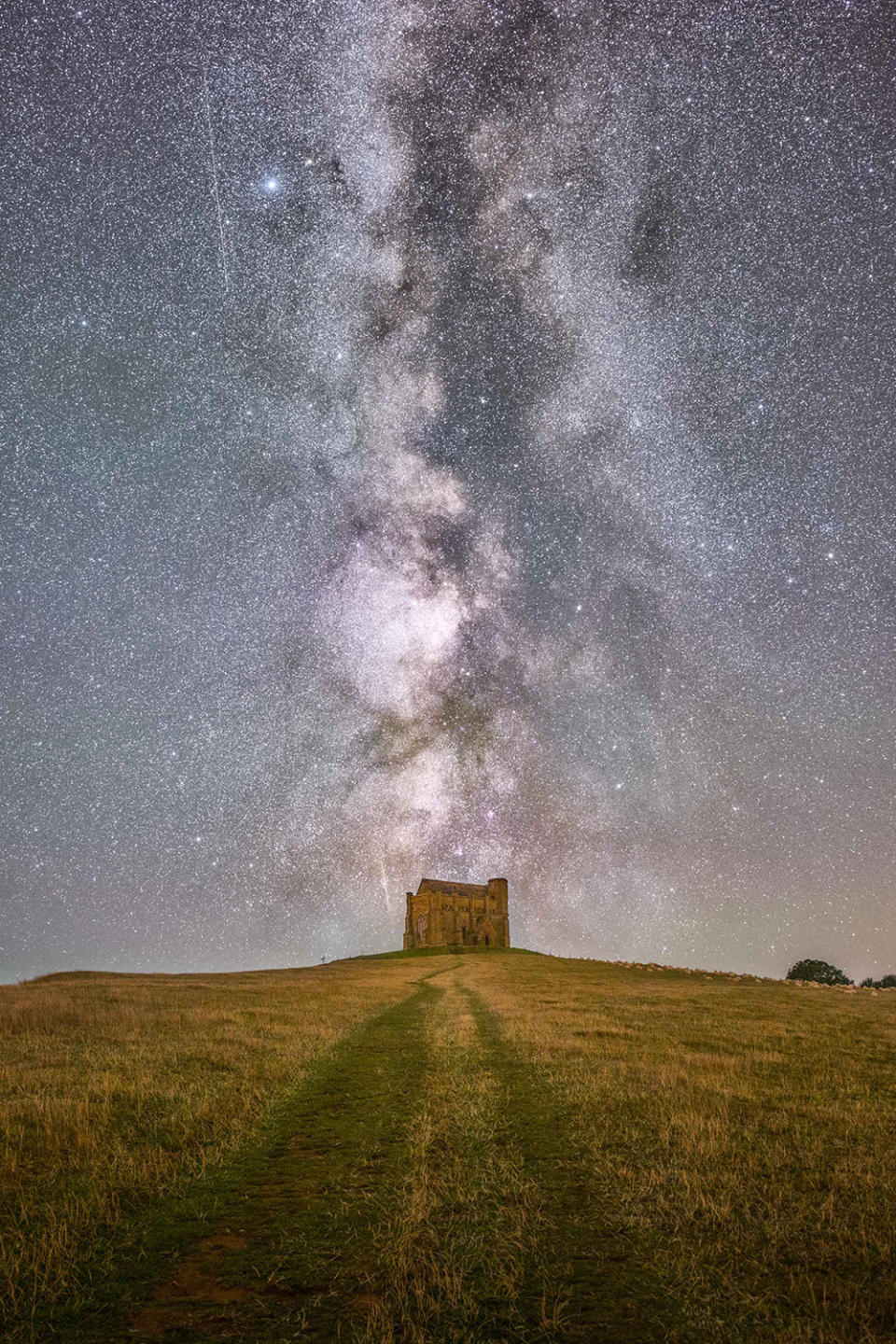 Beautiful Milky Way captured over iconic Dorset landmarks