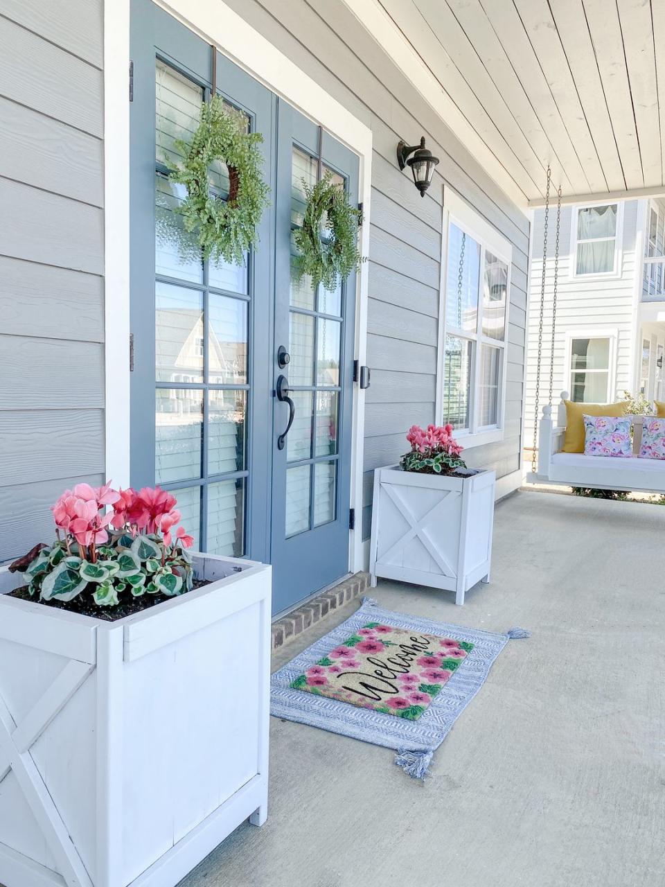 pink front porch decor