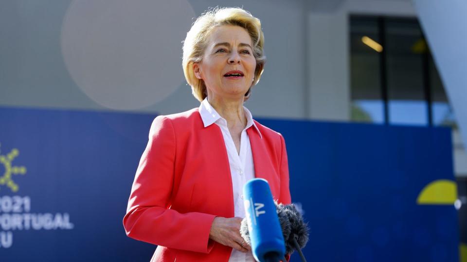 Ursula von der Leyen, Präsidentin der Europäischen Kommission, beim EU-Gipfel in Porto.