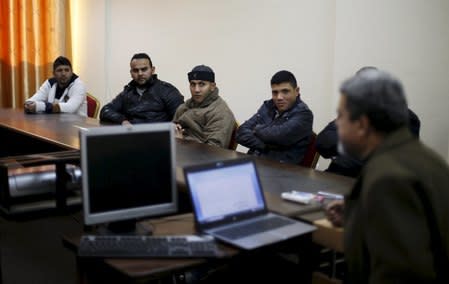 Psychiatrist Jamil Tahrawi (R), gives marriage counseling class to Palestinian grooms, at the Islamic University in Gaza City January 19, 2016. REUTERS/Suhaib Salem